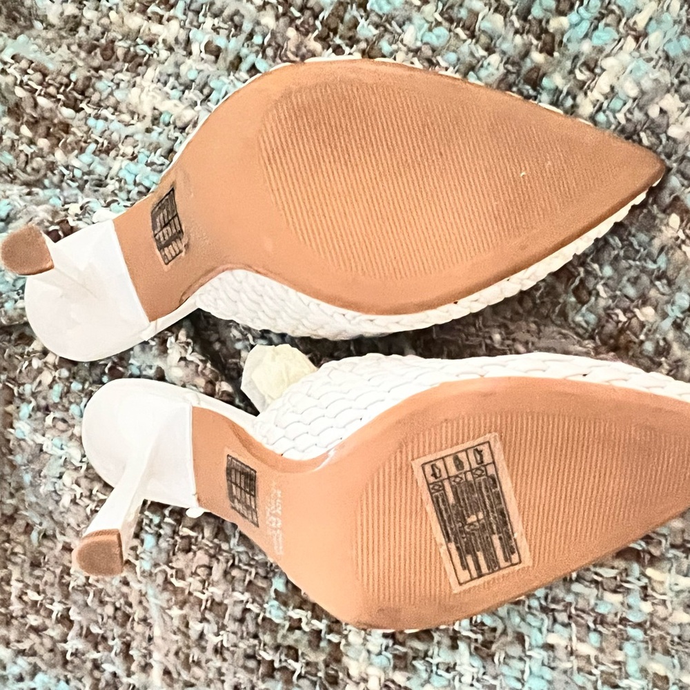 Forever 21 Textured White Mules - Picture 4 of 4